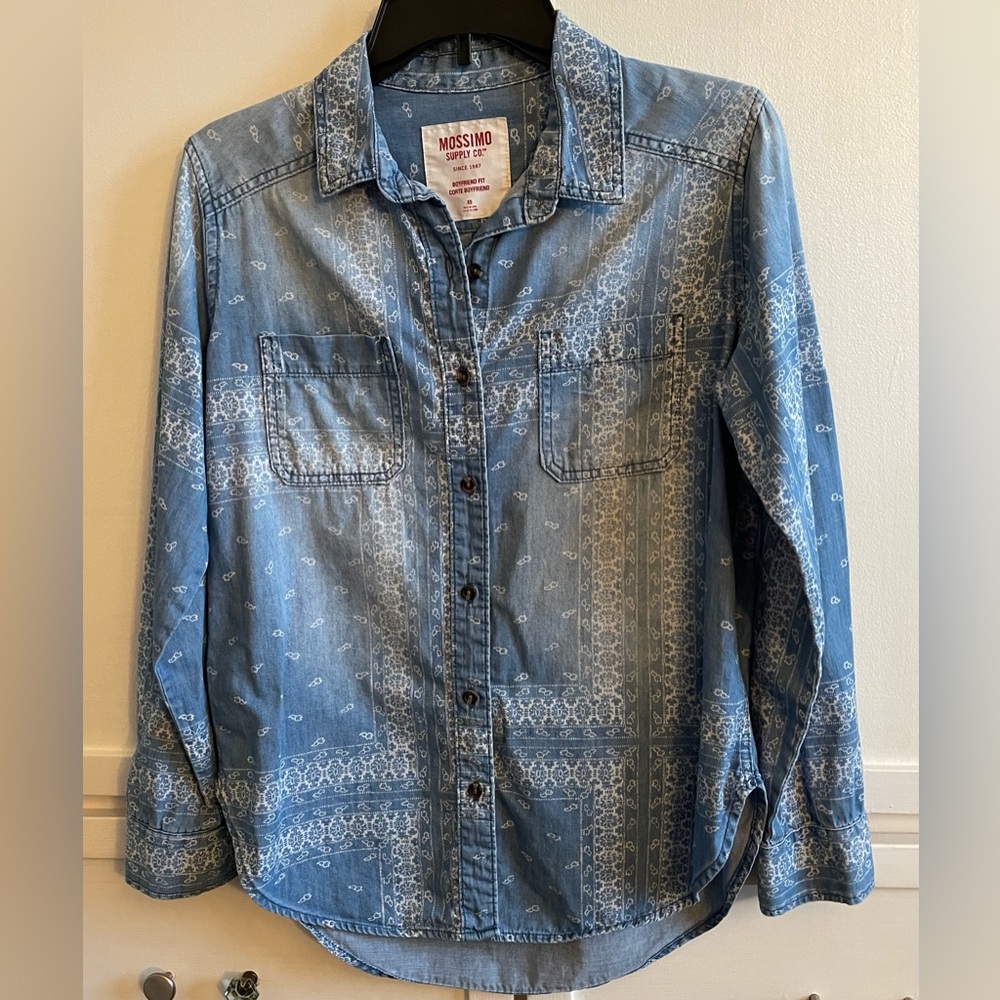 Mossimo Supply Boyfriend Fit Button Down Denim Shirt Size XS but Oversized